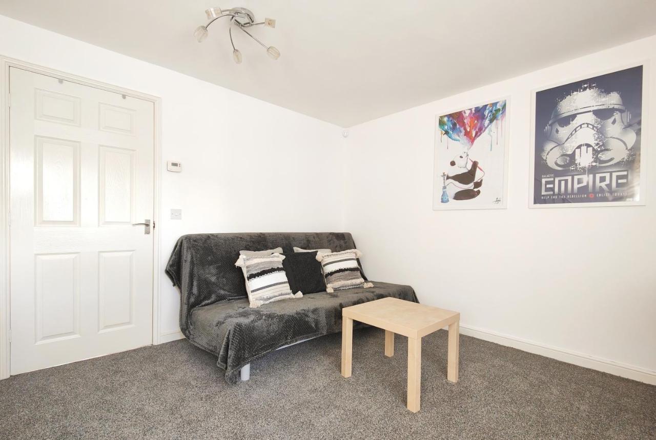 The Metcombe - Bright Townhouse With Free Parking 10 Minutes Walk To Coop Live Villa Manchester Exterior photo